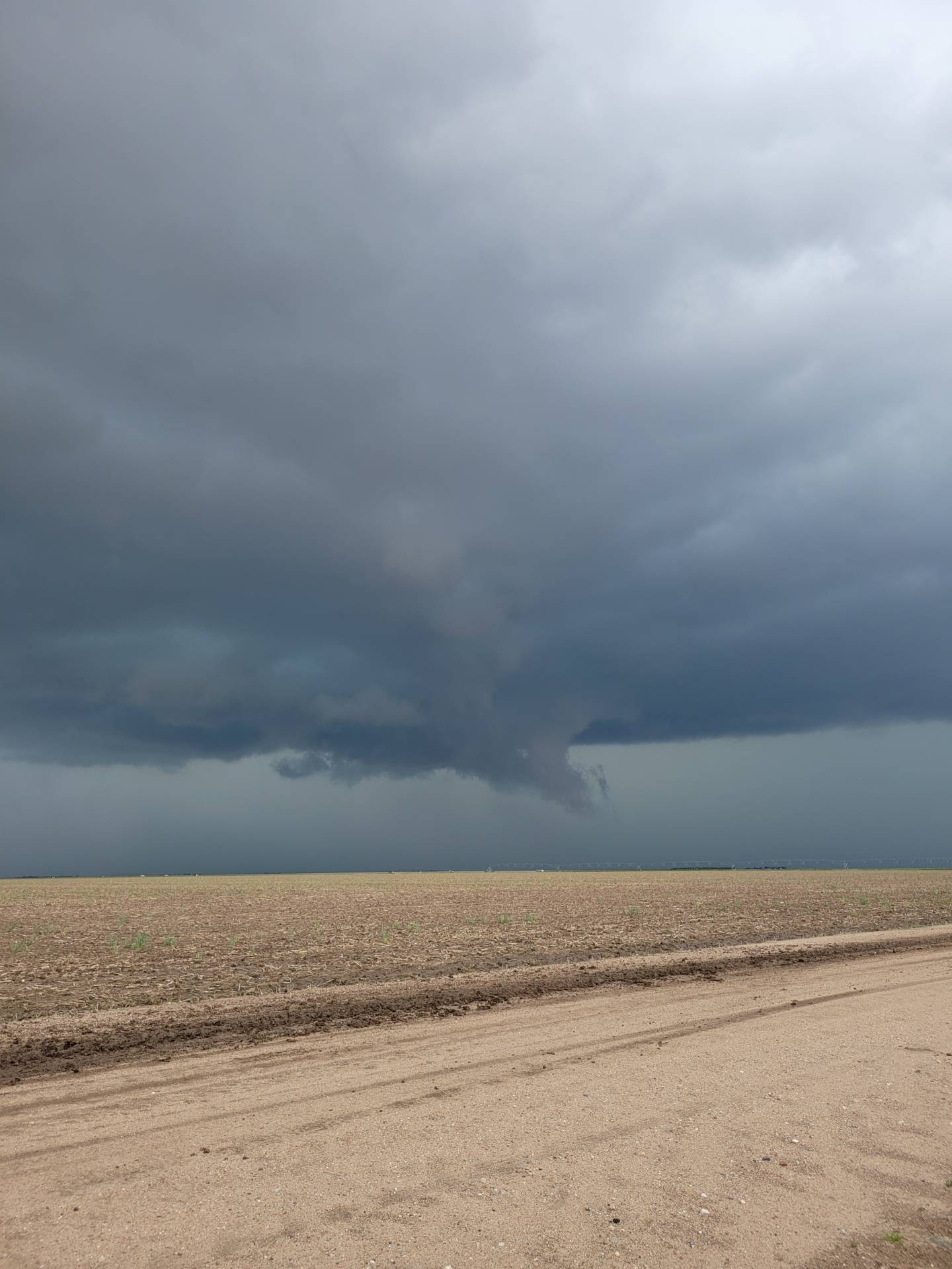 The storm north of Leoti appears to be intensifying.  #kswx 