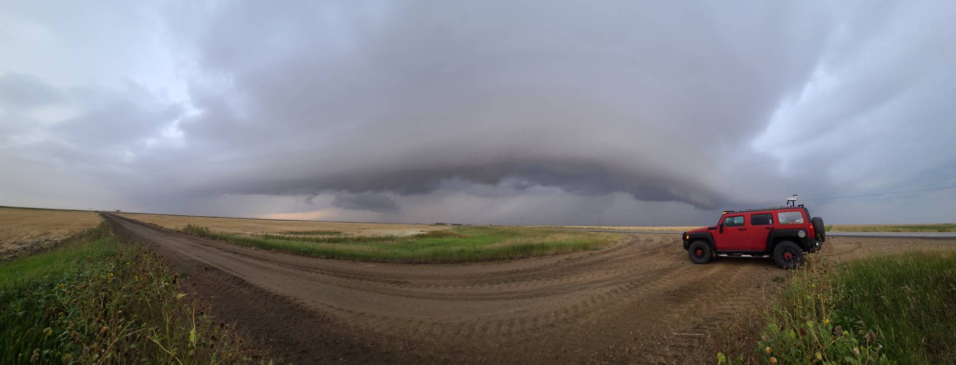 East of Torquay, SK right now! 🤤🤤🤤 #skstorm 