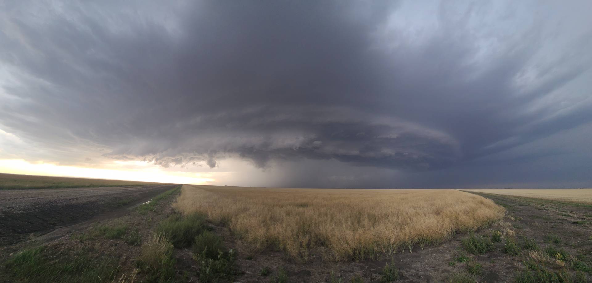 😍😍😍 SW of Pitman, SK #skstorm 6:28pm 