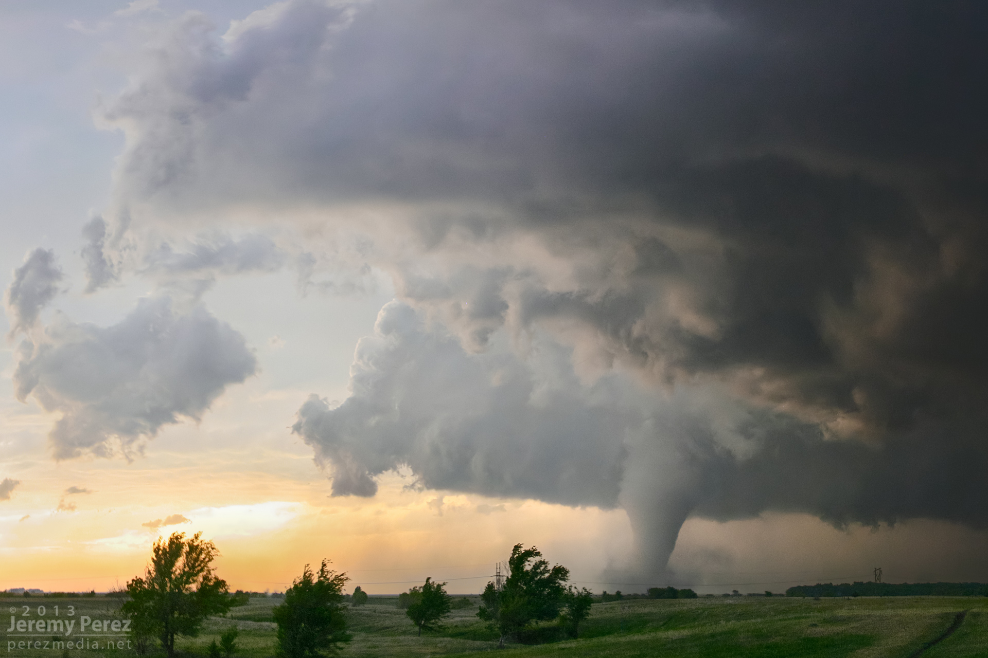 Tornadoes are very. Штат Канзас Торнадо. Торнадо ef4. Торнадо ef4 в 2014 году. Торнадо шторм.