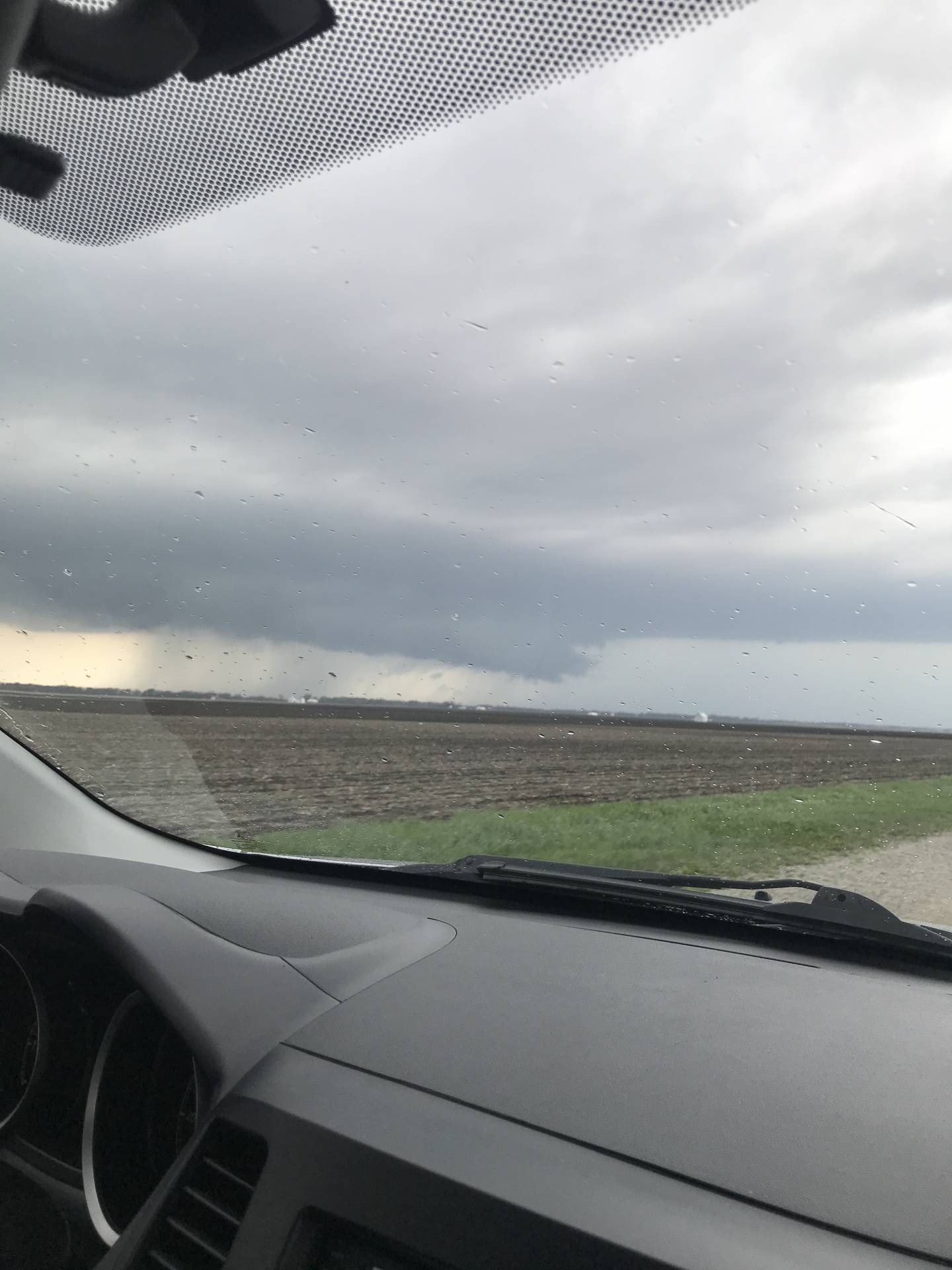 Get a low wall cloud now! #ILwx