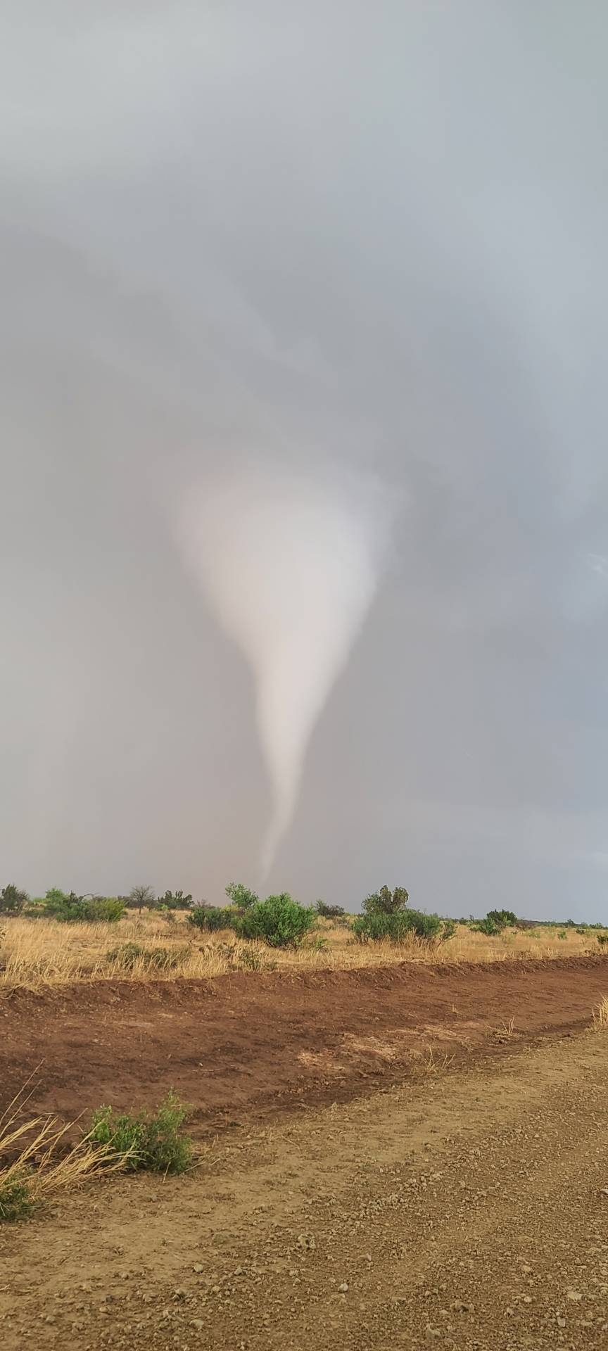 OMG!!!! 06:58 PM west of Truscott, TX @NWSElPaso @NWSMidland @NWSSanAngelo #txwx