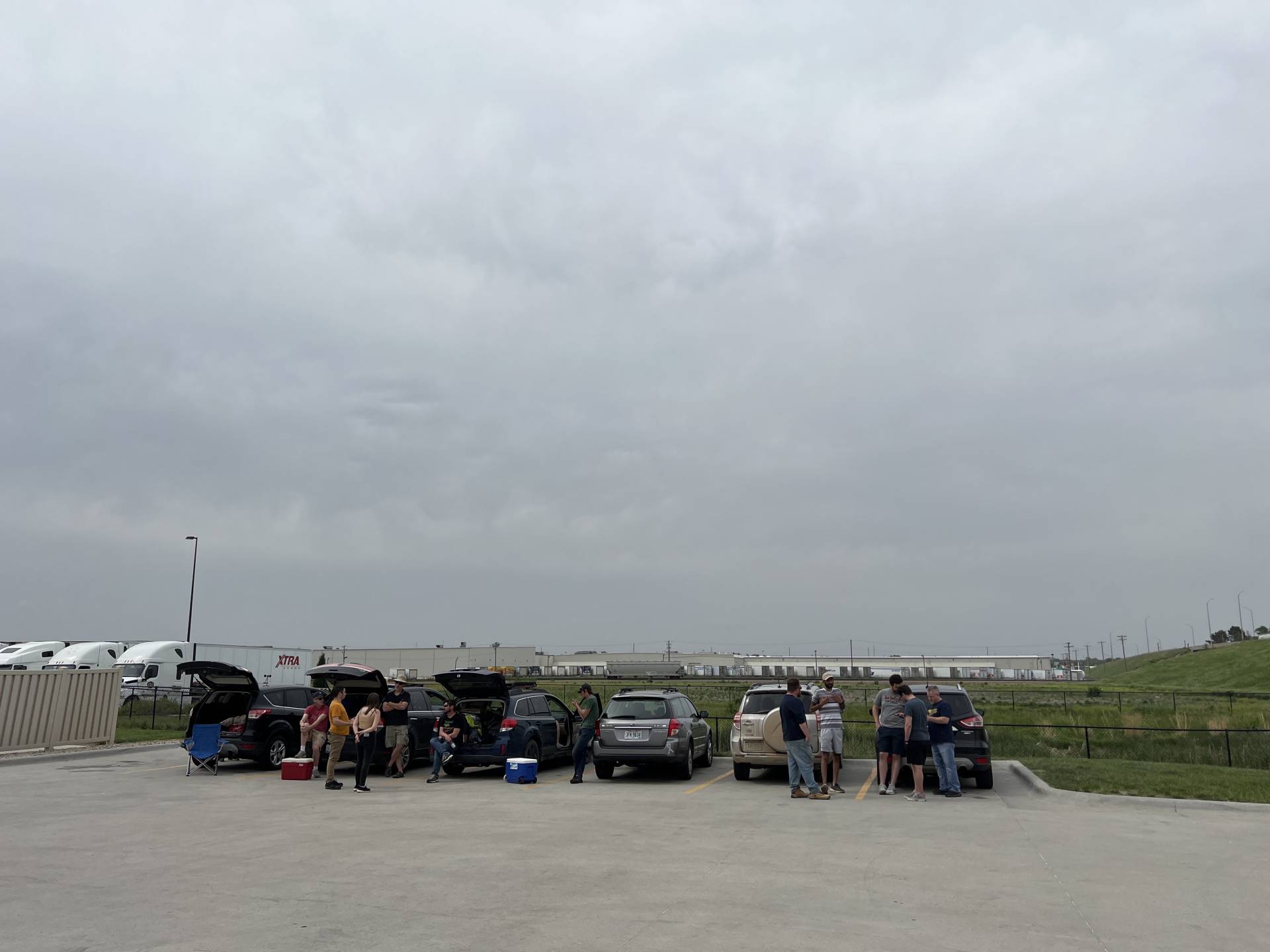 Chaser tailgate party?  Waiting for the next move Norfolk, NE 04:04 PM