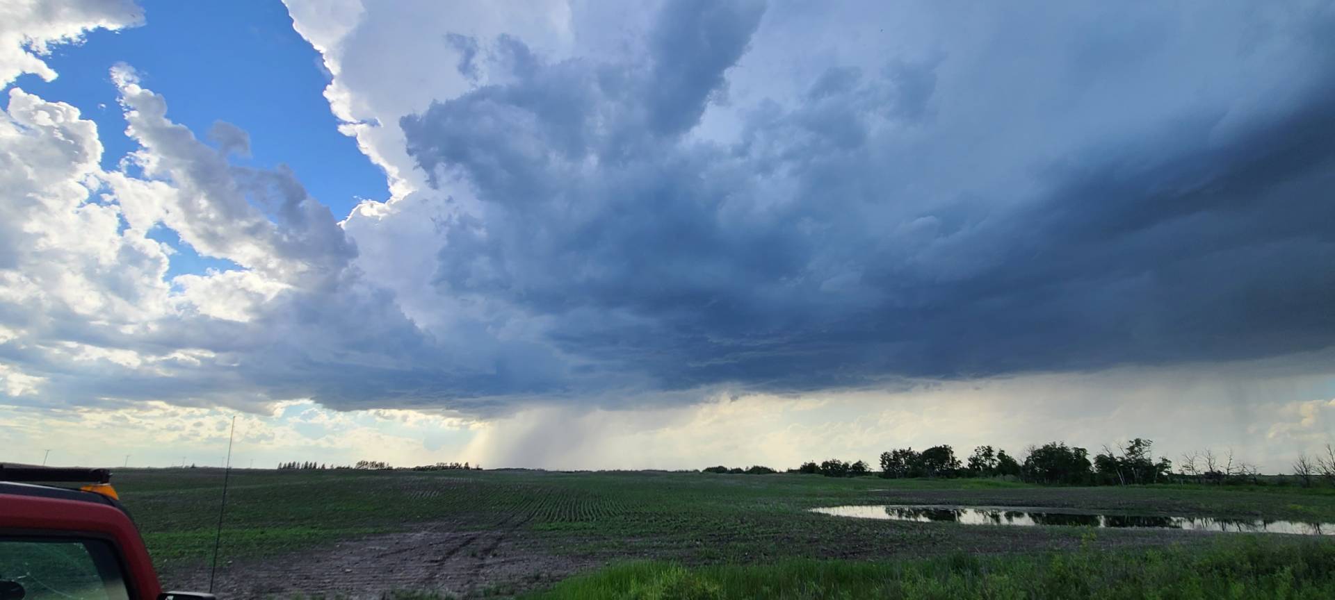 Storm over Neudorf, SK is now Severe warned, Up to Toonie Sized hail, and very strong wind gusts possible. Watching from near Grayson, Saskatchewan 05:19 PM @ECCCWeatherSK #SKstorm #SKwx