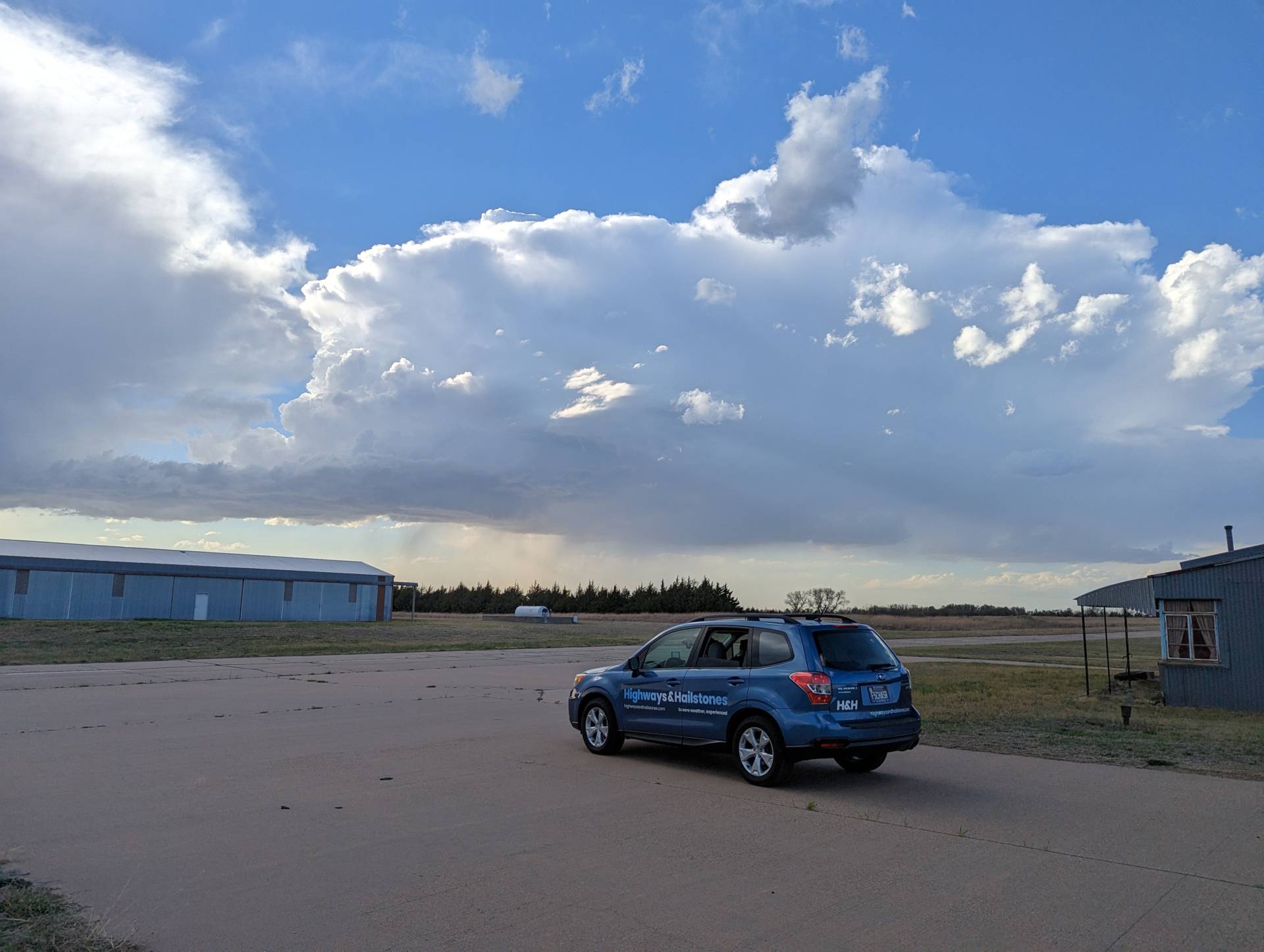 Storm developing quickly near Hudson, Kansas. #kswx @NWSDodgeCity