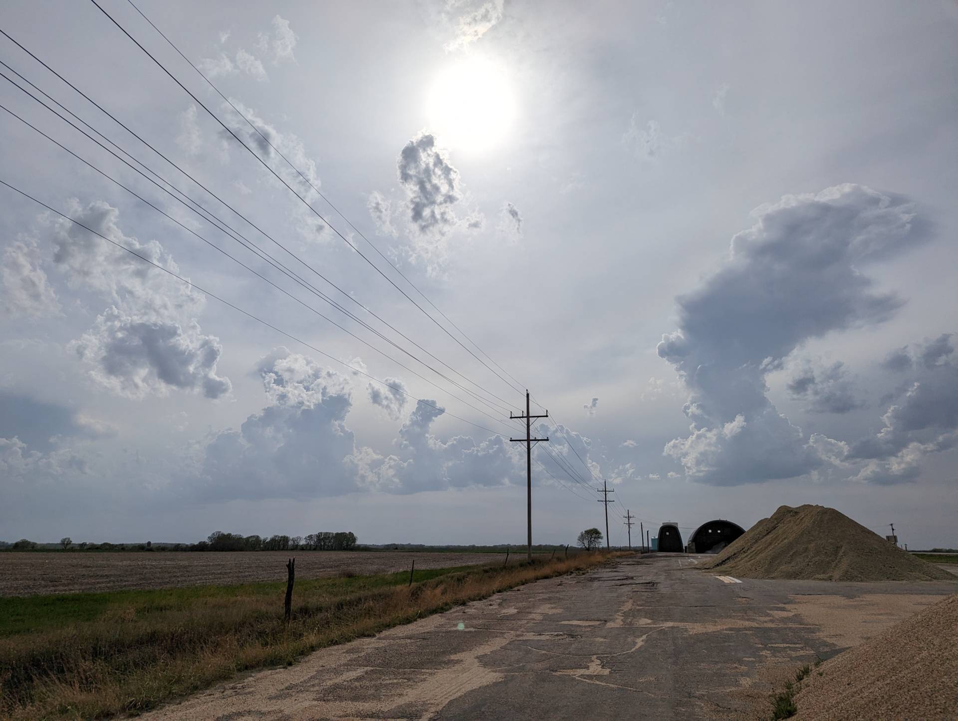 Towers going up along the dryline in Central Kansas. #kswx @NWSWichita