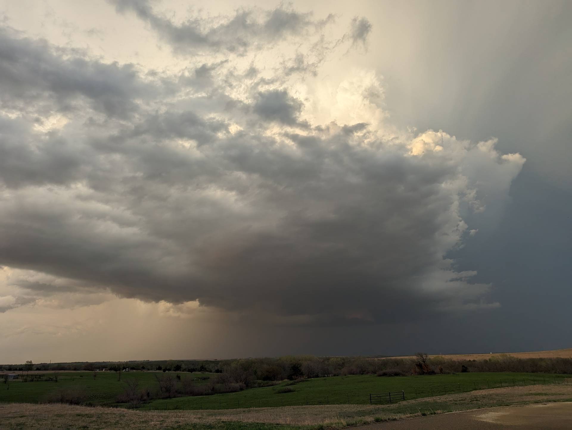 Incredible storm near Florence, Kansas. 07:57 PM #kswx