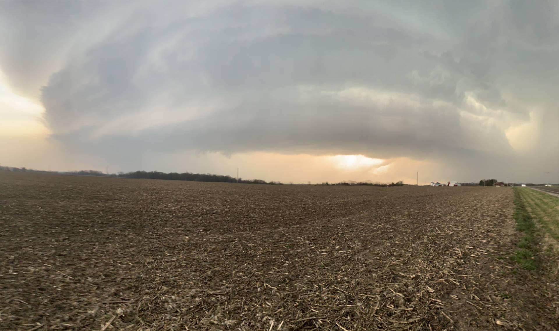 INCREDIBLE SUPECELL @NWSLincolnIL Ipava, IL #ilwx