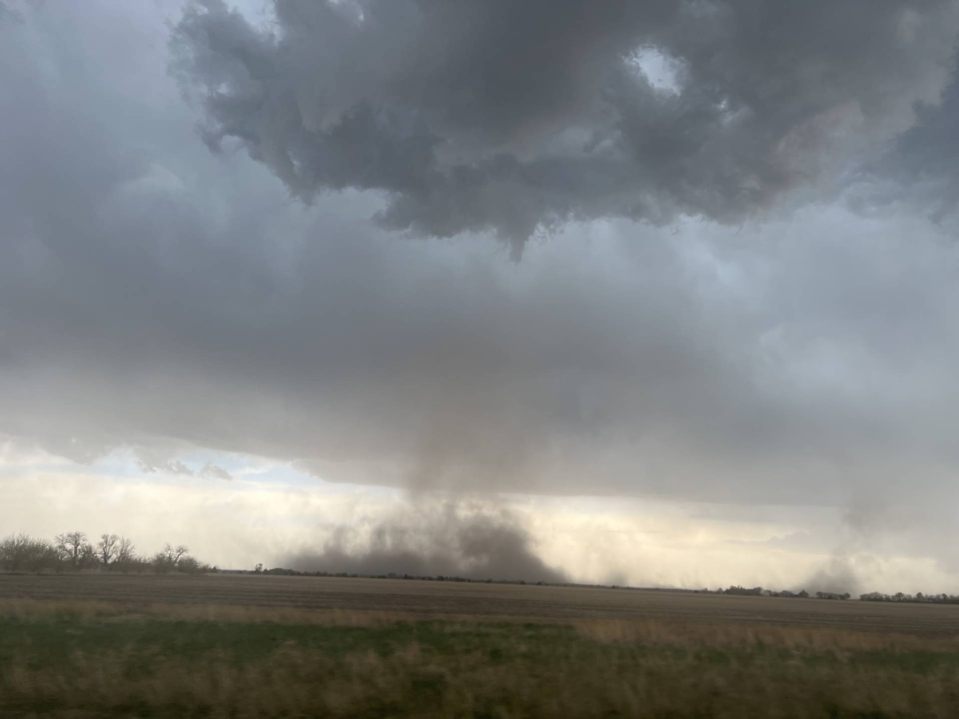 Marion, KS 05:49 PM dust being kicked up