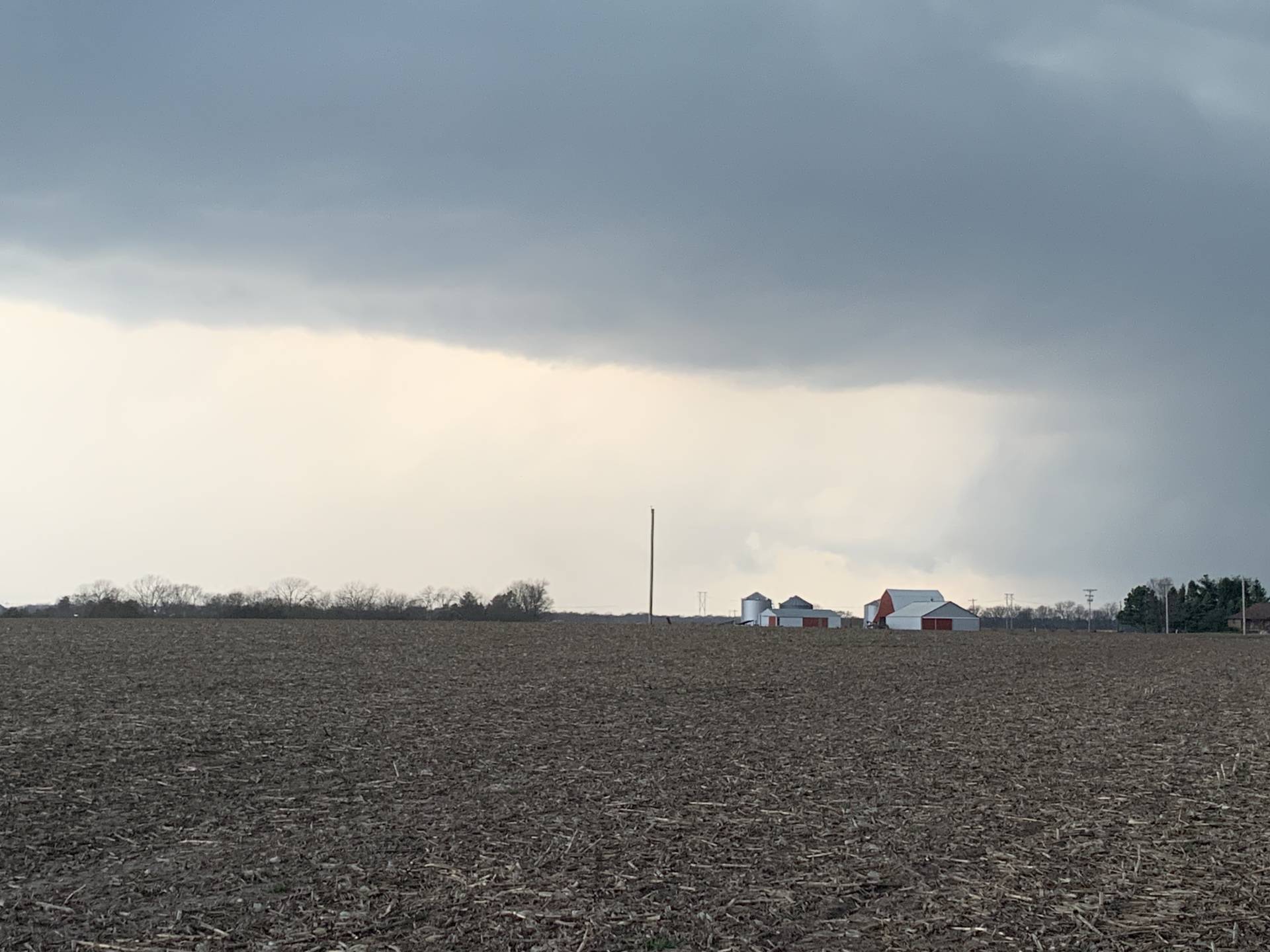 Rope funnel slithering away near Ipava, IL @NWSLincolnIL I have had at least one brief tornado. Multiple circulation on this