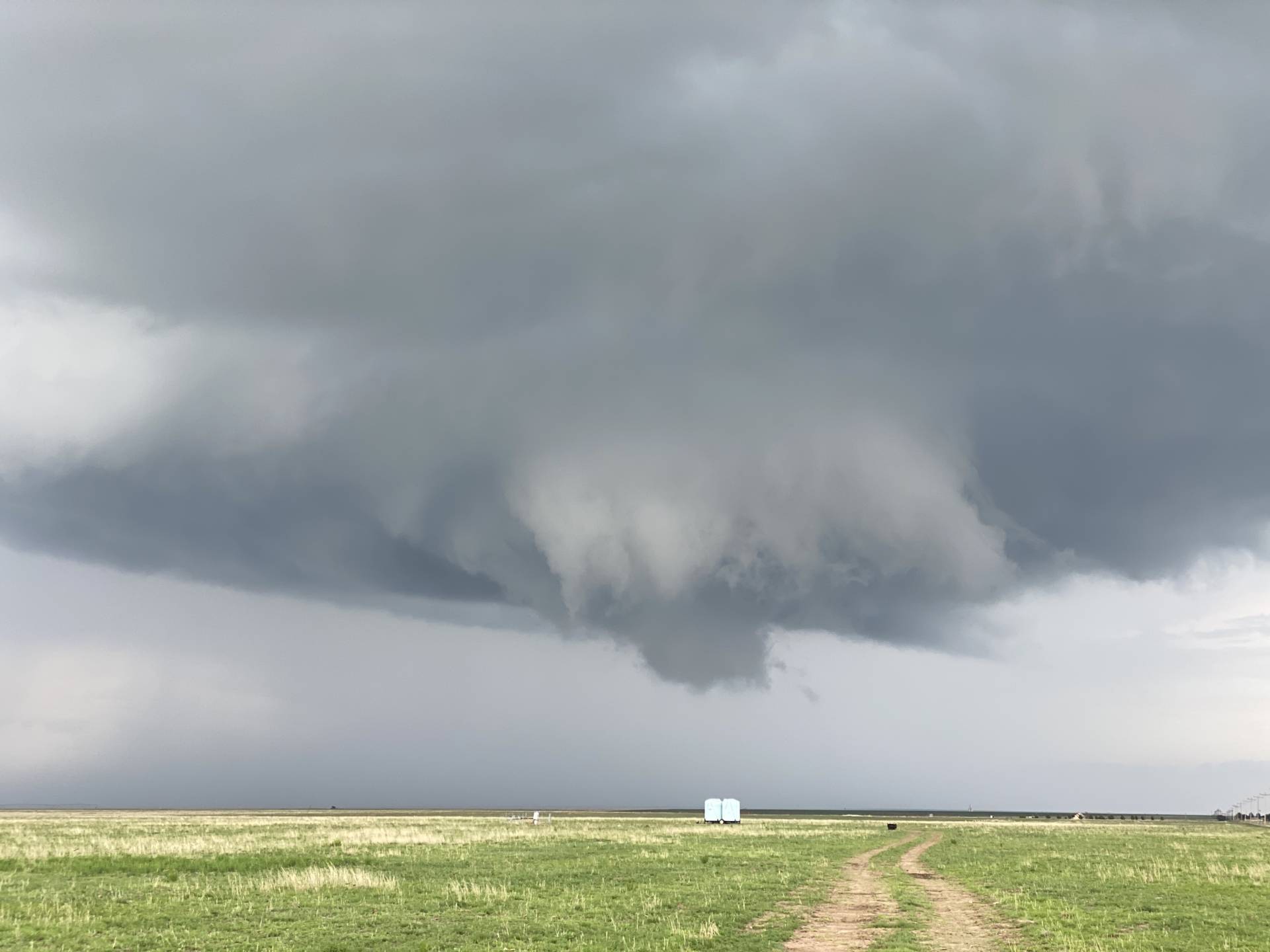 Ongoing rotation in wall cloud near Morse, TX. Looks like rfd trying to sneak in. #txwx
..