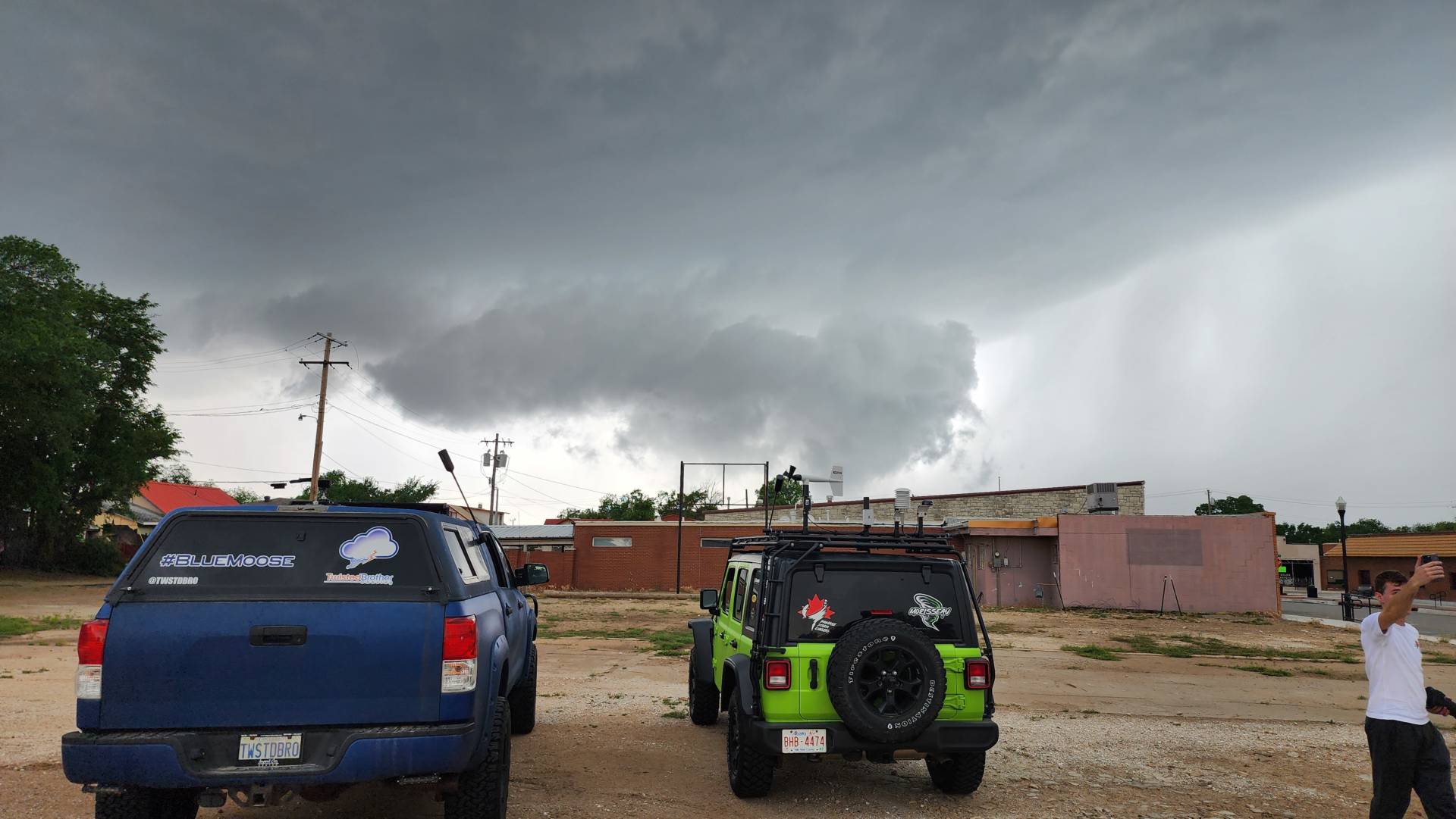 Wall cloud forming west of Waynoka, Oklahoma 04:49 PM @NWSNorman @NWStulsa #okwx