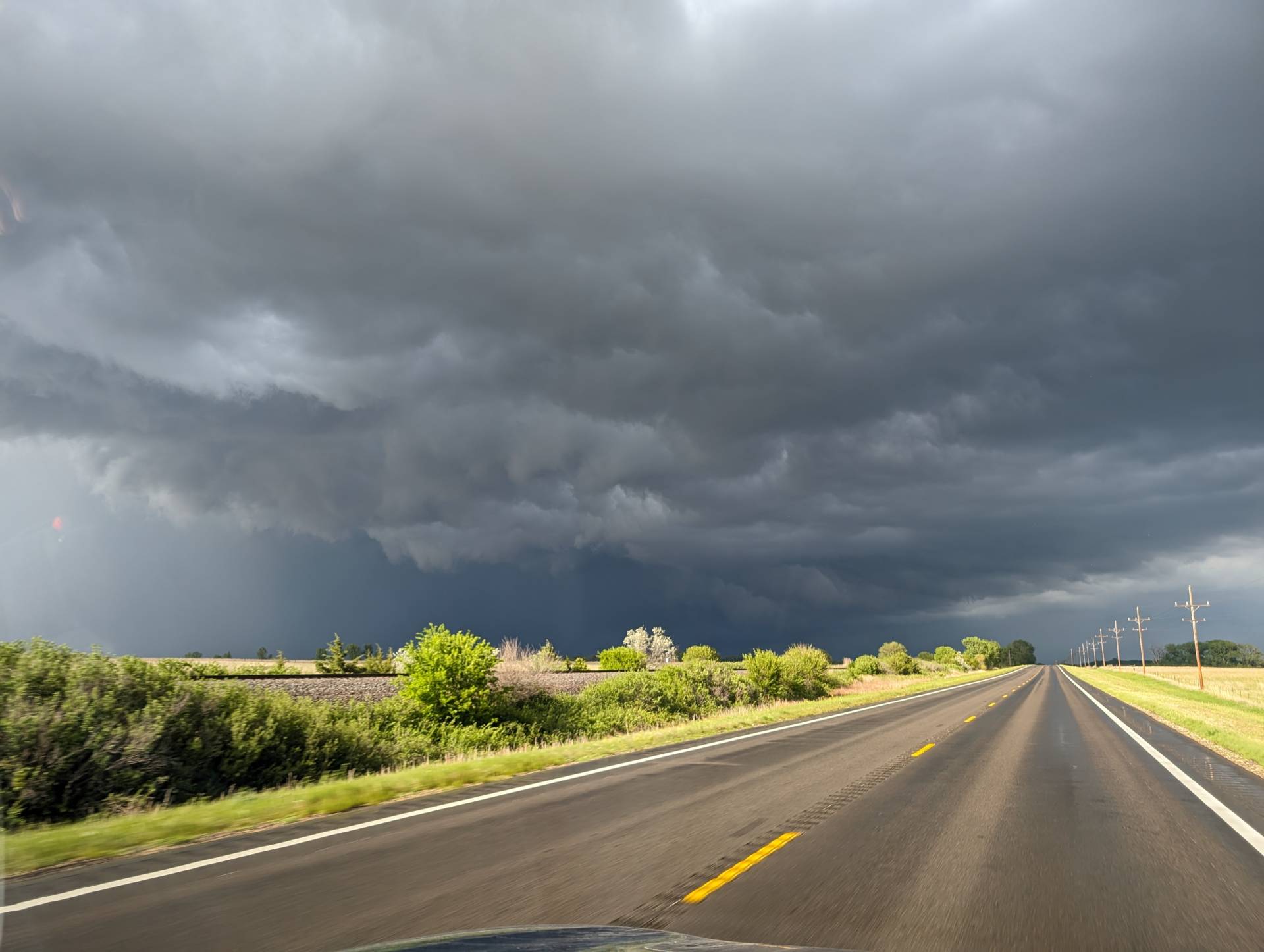 Severe storm over Sylvia, Kansas. Live stream up at highwaysandhailstones.com @NWSWichita #kswx