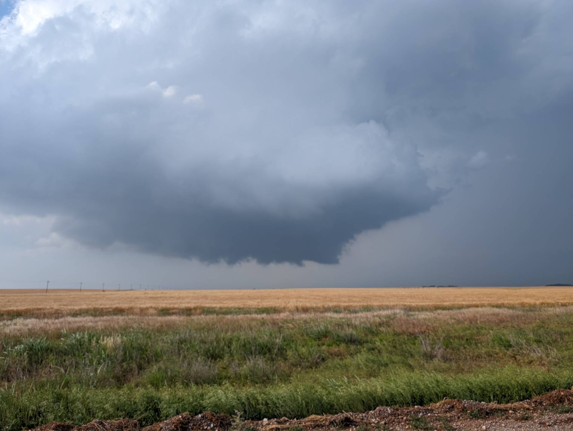 Tornado warned storm over Sayre, Oklahoma.  Live stream at live.highwaysandhailstones.com #okwx @NWSNorman