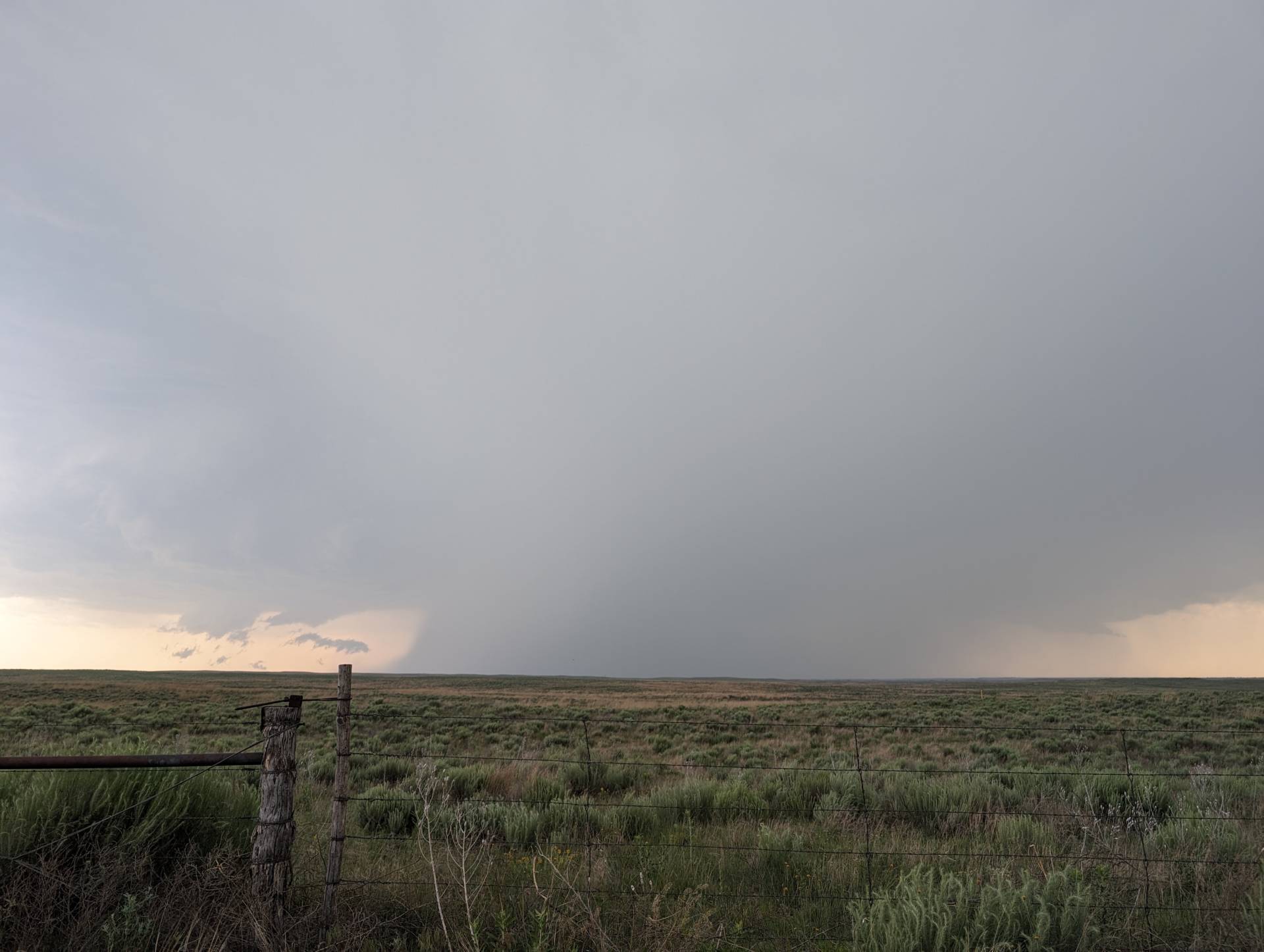 Severe storm over Englewood, Kansas as seen from Sitka, Kansas. Live stream at live.highwaysandhailstones.com #kswx @NWSDodgeCity