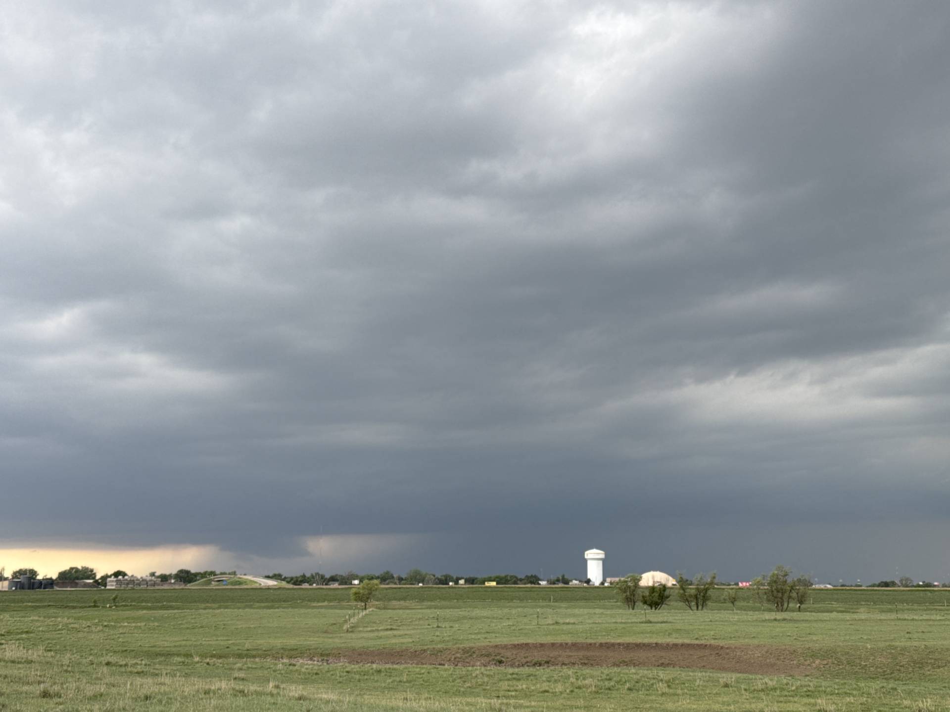 Lowering on severe warned supercell moving over Hays, KS 02:15 PM @NWSDodgeCity @NWSWichita @NWSGoodland @NWSTopeka #kswx