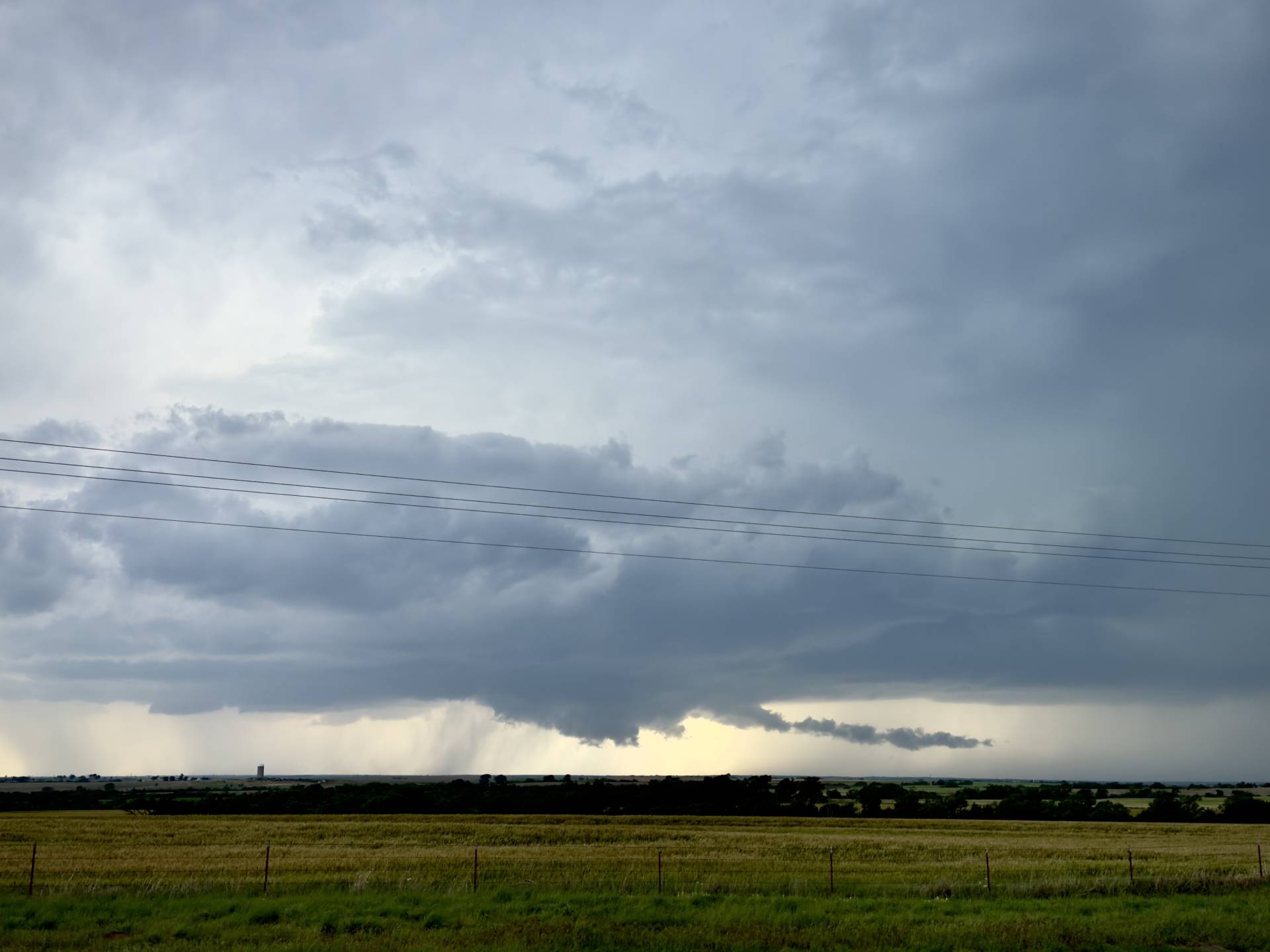 Severe warned storm near Custer City, OK, rotating and beginning to lower. 05:12 PM @NWSNorman @NWStulsa #okwx