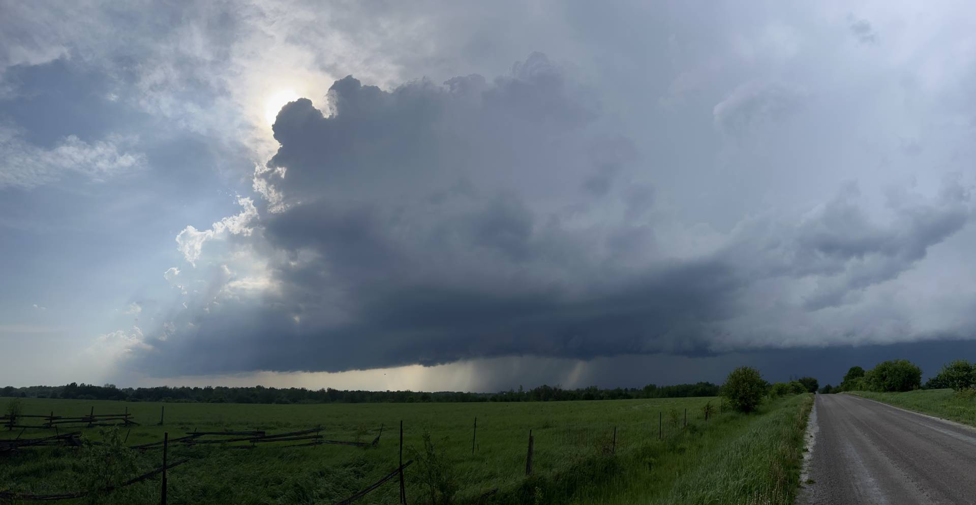 Kawartha Lakes, ON 05:00 PM #ONstorm What a gorgeous scene as this storm passes north of me near Argyle.