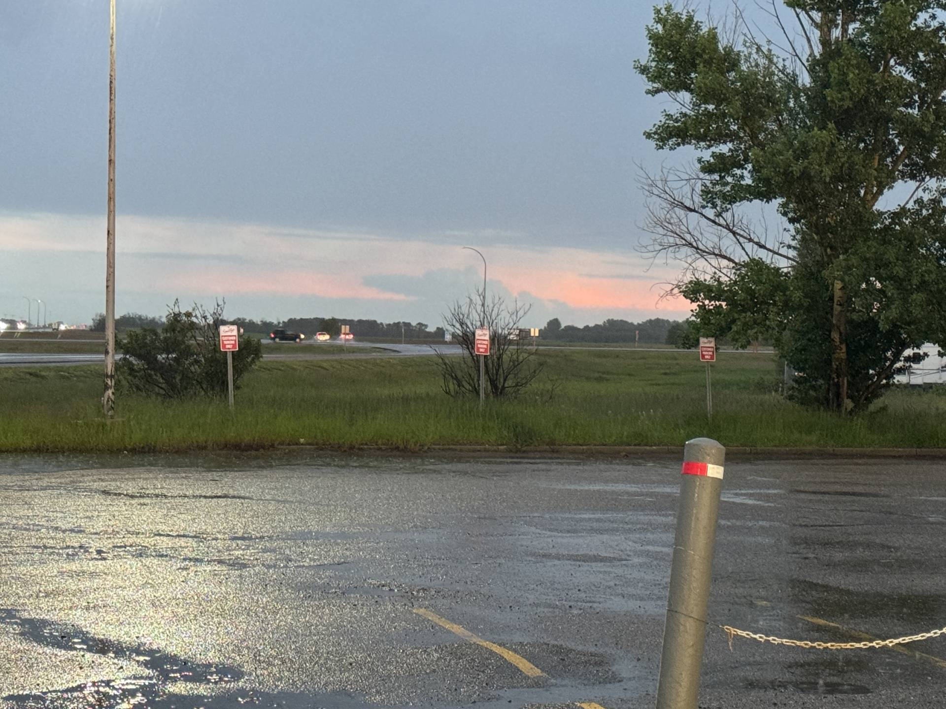 Corman Park, SK 09:17 PM #SKstorm #SKwx  Looking SW of Saskatoon from the Grasswood area!