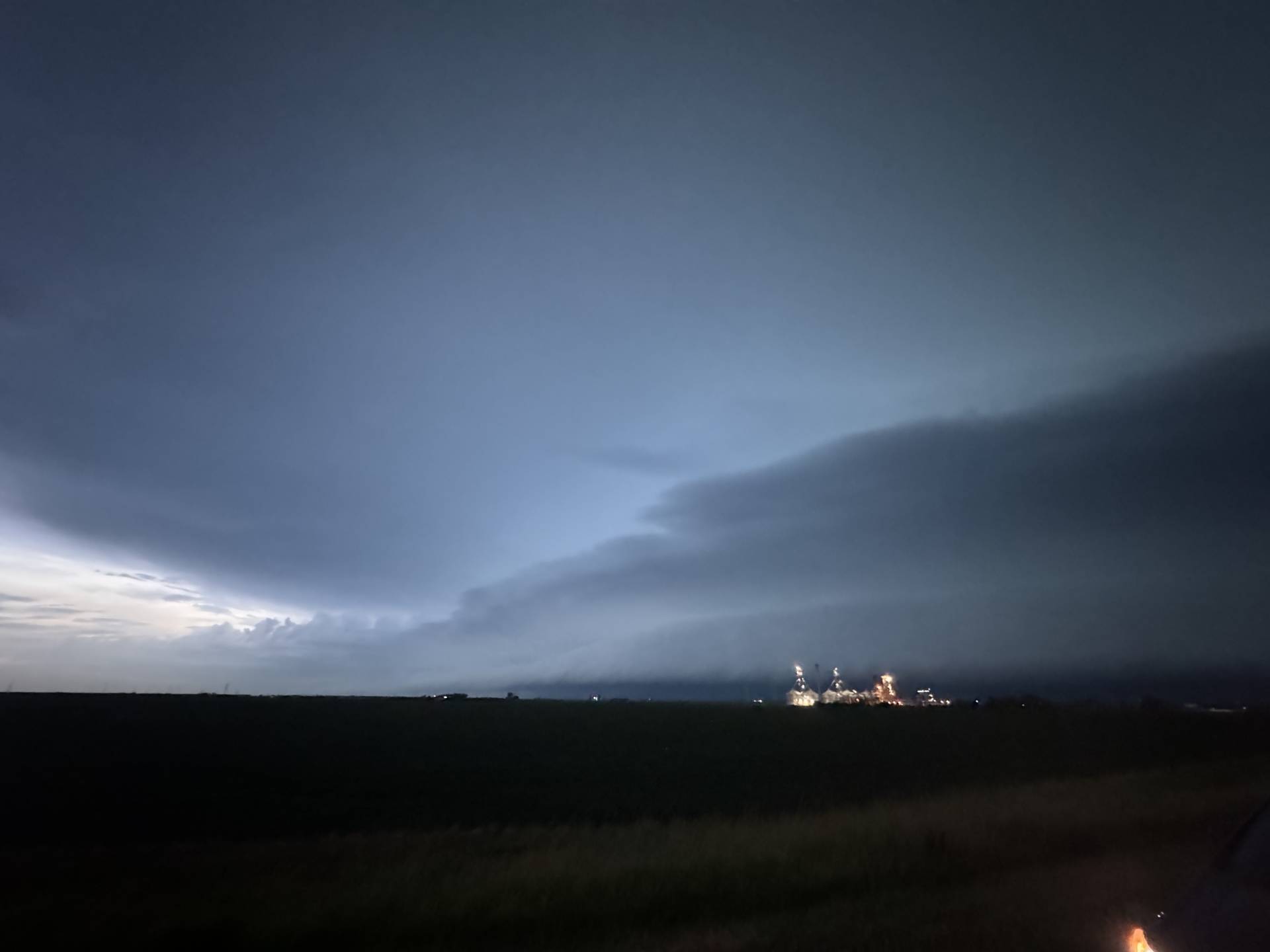 Fairmont, NE 09:21 PM @NWSHastings @NWSOmaha #newx @NWSNorthPlatte