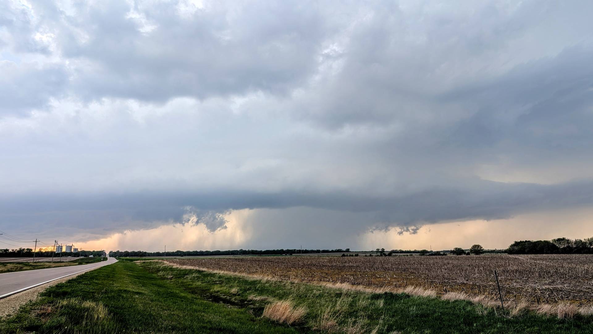 Tornado-warned storm near Enterprise, Kansas. #kswx @NWSTopeka