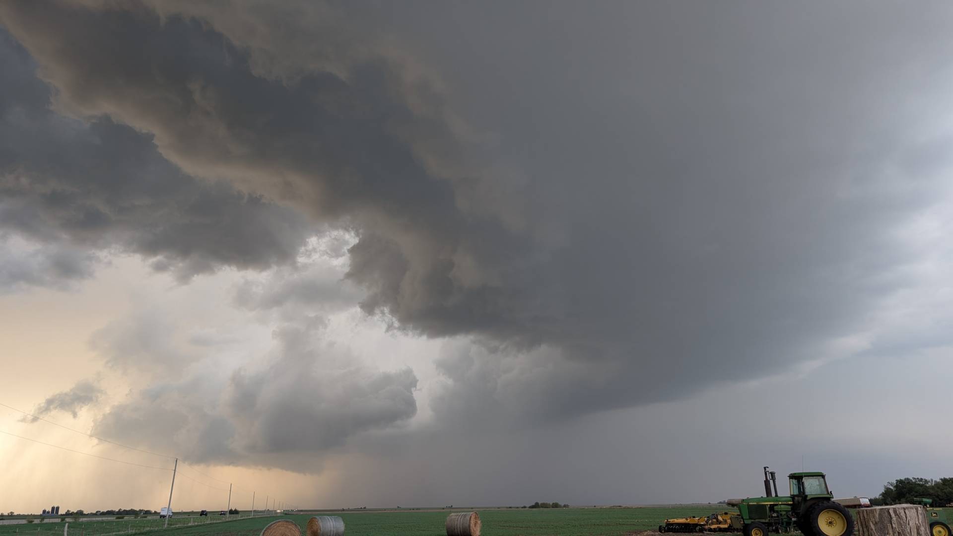 Severe storm near Junction City, Kansas. #kswx @NWSTopeka