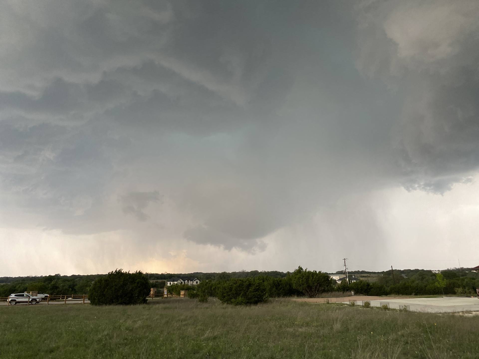 Bowl lowering N of Briggs, TX @NWSSanAngelo #txwx