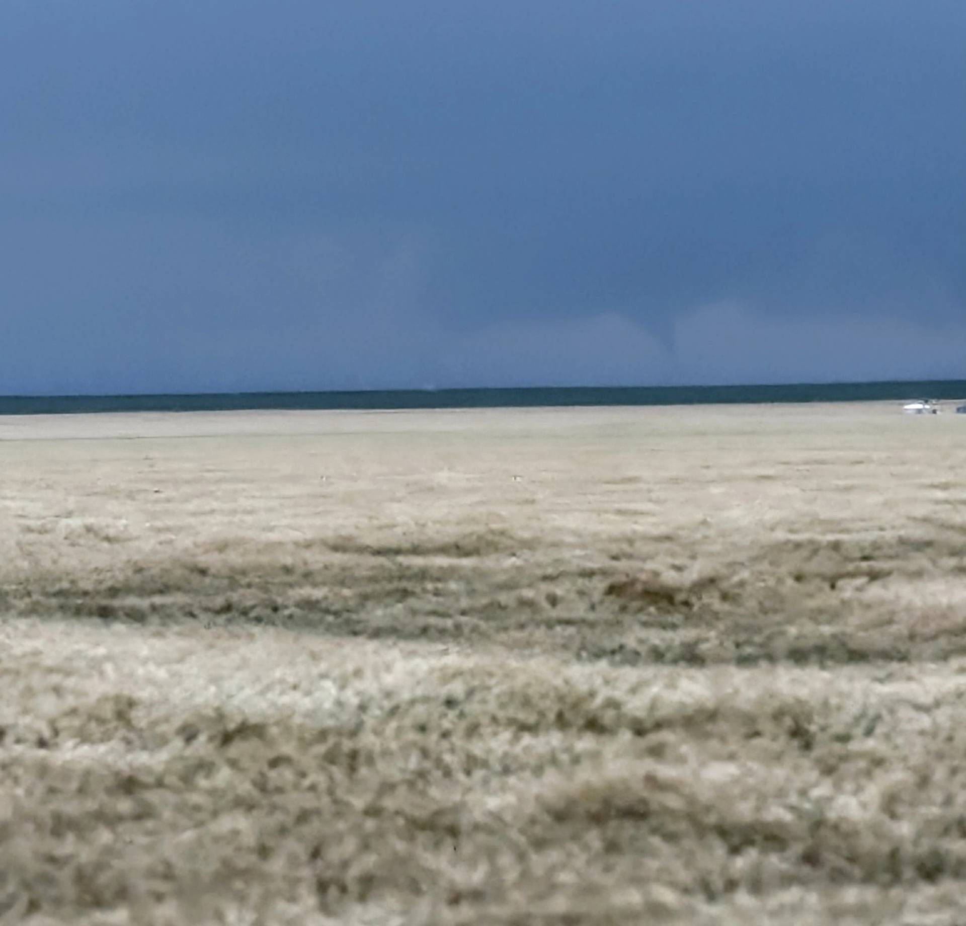 Brief tornado southwest of Ulysses, KS. @NWSDodgeCity #kswx