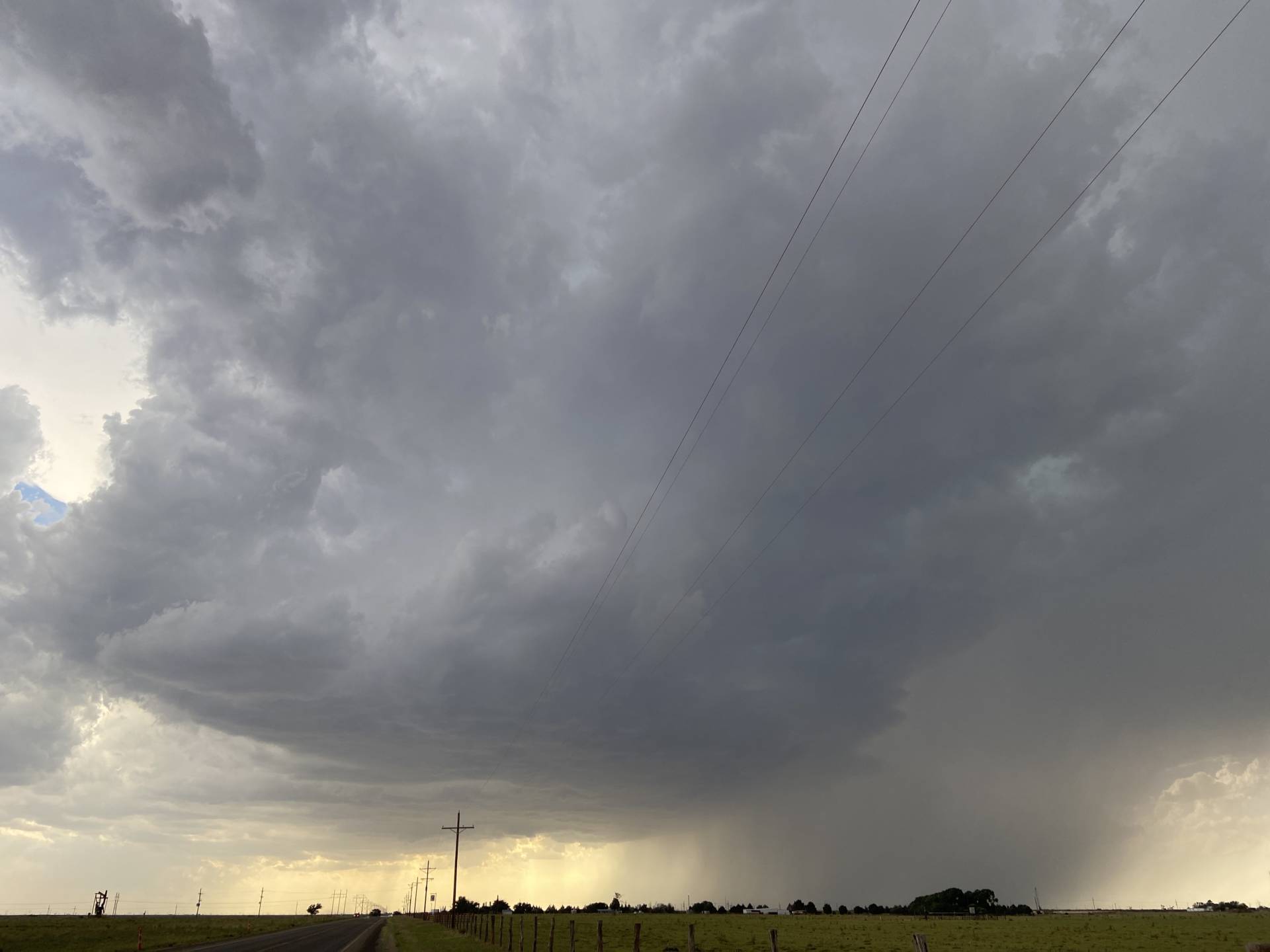West of Sundown, starting to get a bit more organized. Also listening to our coverage of the TOR warning east of Lubbock