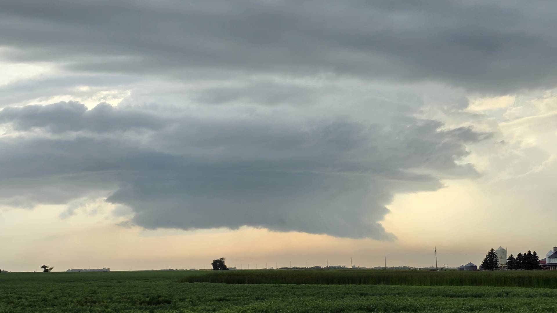 Tornado Warned supercell NW of Boissevain, Manitoba 07:15 PM @ECCCWeatherMB #MBstorm