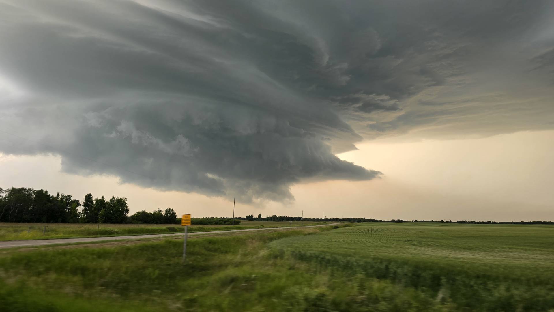 Insane rotating supercell NW of Cartwright, Manitoba 08:45 PM  moving SE @ECCCWeatherMB #MBstorm
