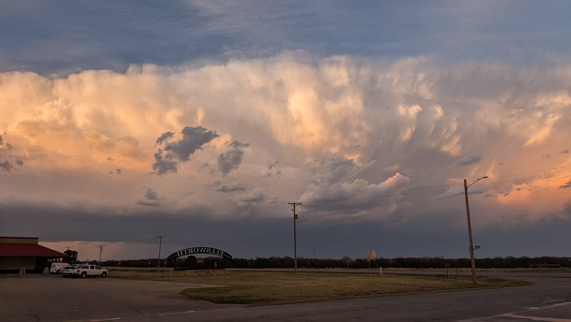 Severe storm north of Ellsworth, Kansas @NWSWichita #kswx