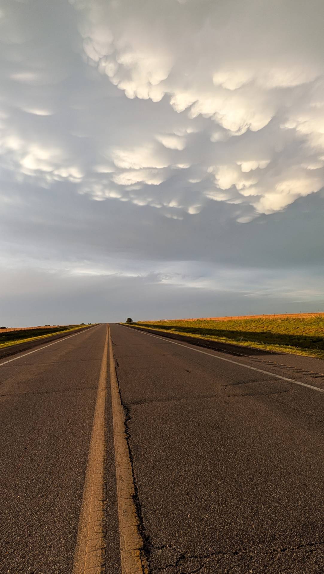 Mammatus clouds overhead north of Arapaho, Oklahoma. #okwx