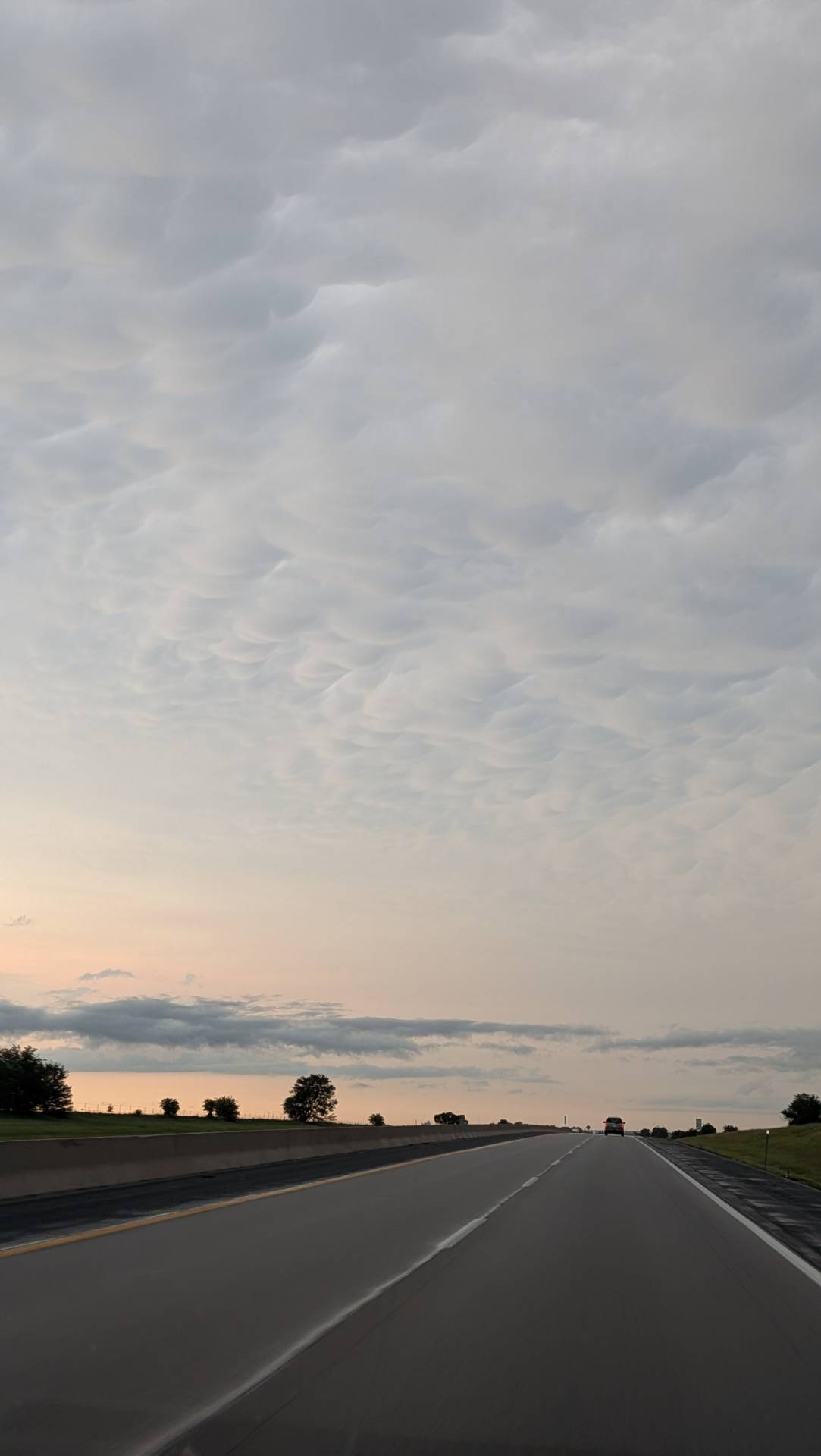 Pretty mammatus clouds near Wellington, Kansas. #kswx